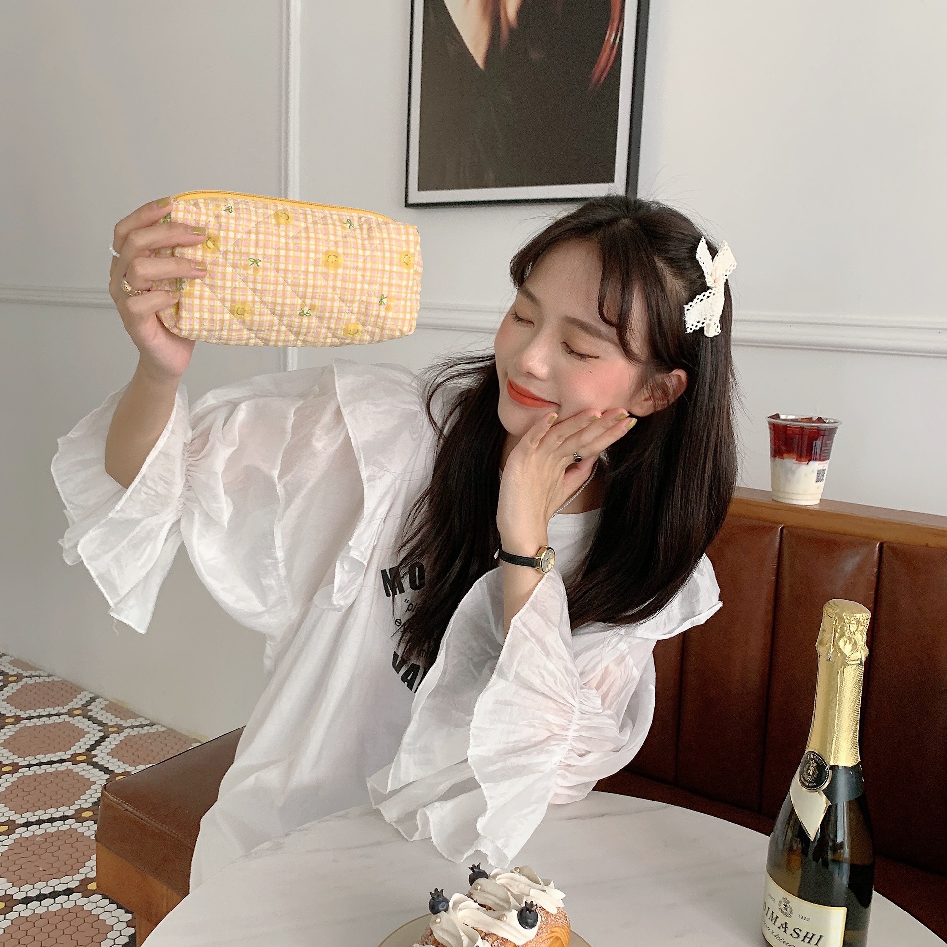 26275 ins simple and girlish pen case, fresh floral stationery, large-capacity cosmetics and makeup bag storage Application Scenario