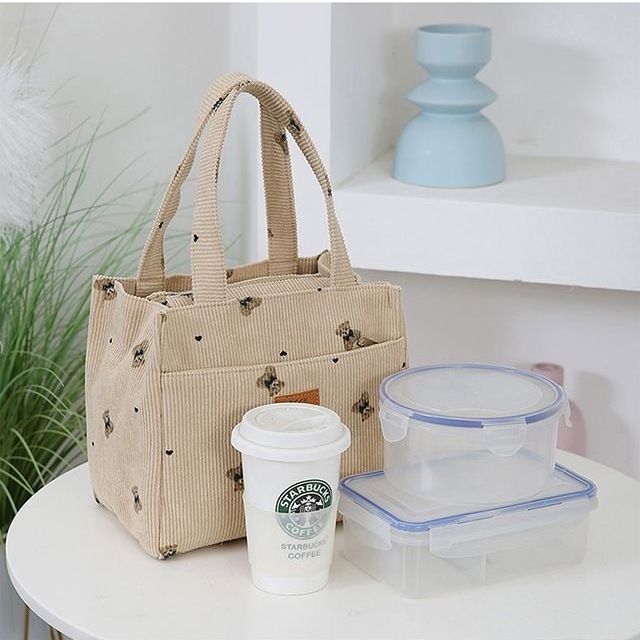 The new and simple corduroy bear handbag is perfect for daily commuting to work. It is a casual and portable handbag with a high level of appearance details Picture