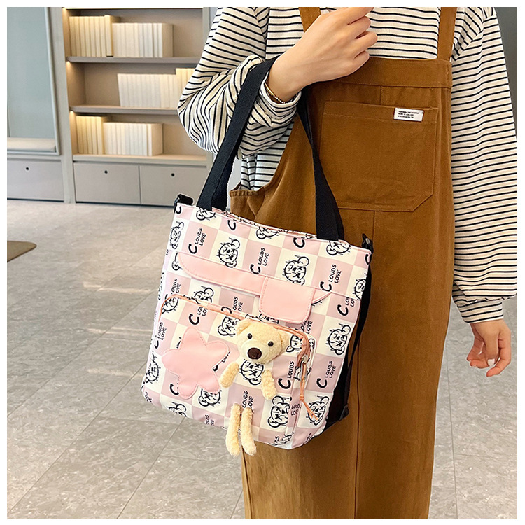 Wholesale Korean-style tutorial bags, large-capacity after-school tutorial class crossbody bags, single-shoulder art bags for primary and secondary school students, versatile for girls Application Scenario