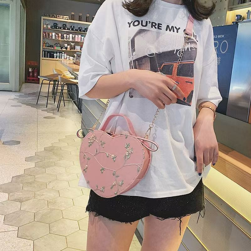 Wholesale of the "Little Fresh Heart Bag 2025 New Style, Fashionable and simple single-shoulder crossbody Bag, Korean style, versatile and stylish box bag. details Picture