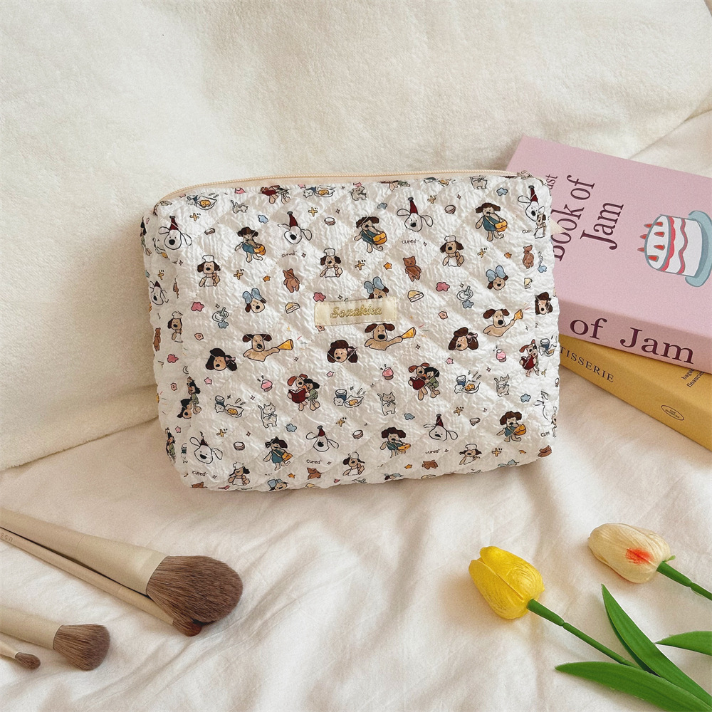 4681 embossed hand-held makeup bag, large-capacity portable storage bag, cute toiletry bag, travel storage bag Specification drawing