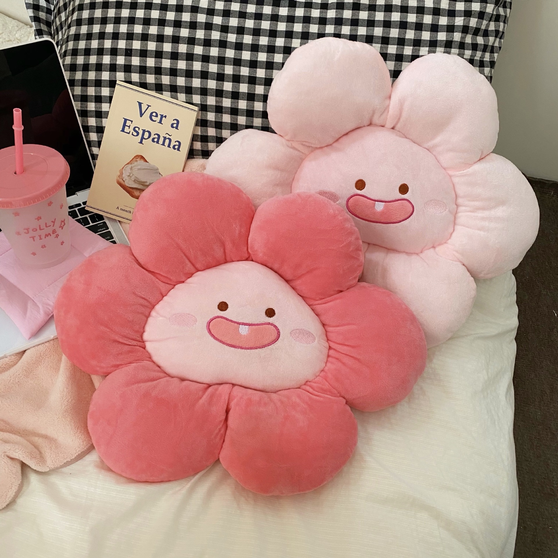Cute plush flower seat cushions, office and dormitory benches, seat cushions, student chairs, bottom cushions and butt cushions Item Picture
