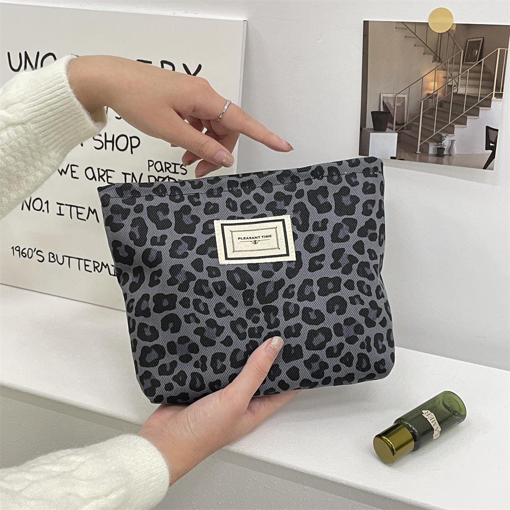 411262 Fashionable leopard print stylish makeup bag, portable canvas phone bag, clutch bag, shopping sundries storage bag details Picture