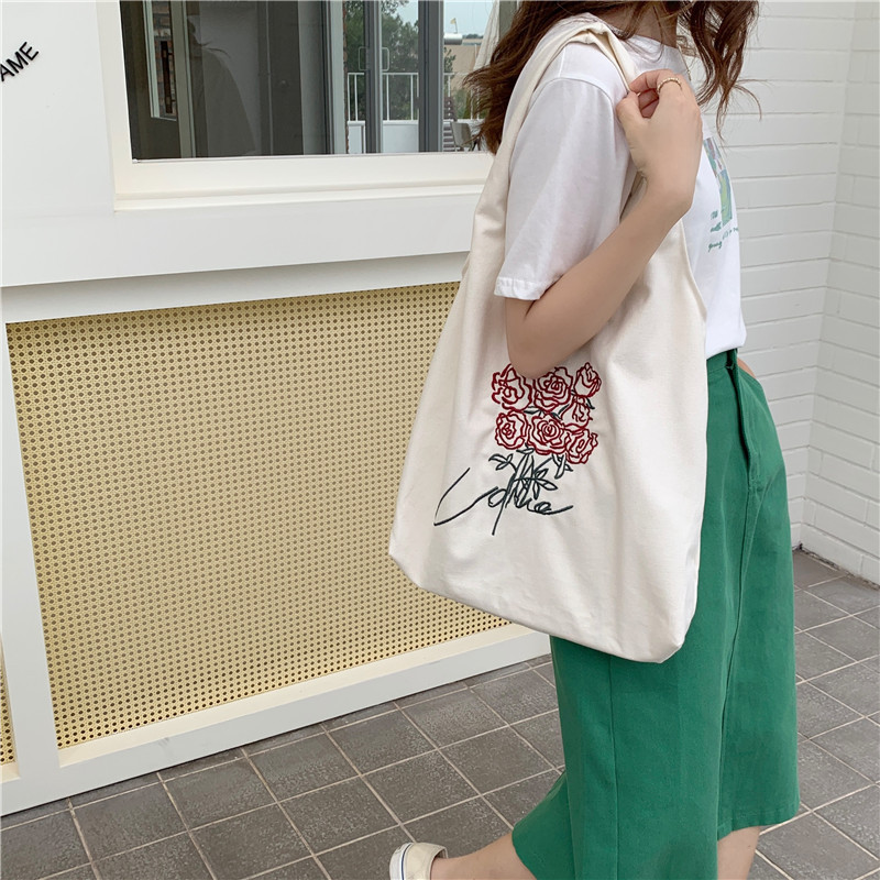 14301 Korean version embroidered rose retro canvas bag, ins laid-back style artistic college student single-shoulder bag wholesale details Picture