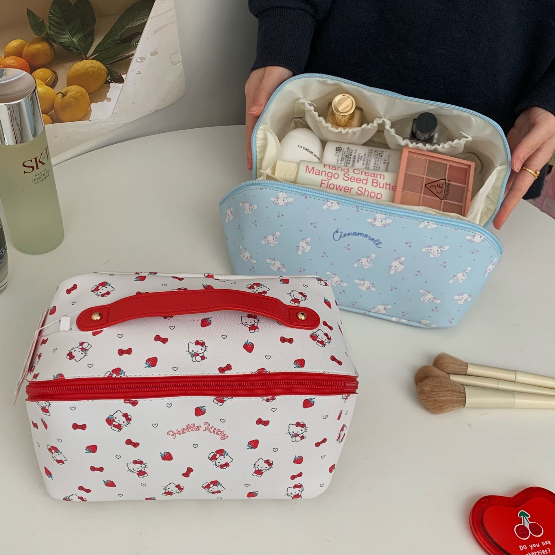 Sweet ins cat large-capacity makeup bag, portable storage bag for women, toiletry bag, three-dimensional super handbag, pillow bag full figure