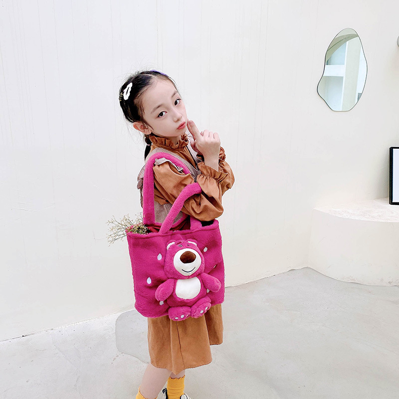 Cute strawberry bear doll handbag for girls 2023 new style fashionable cartoon plush bag soft and cute girl single room bag details Picture