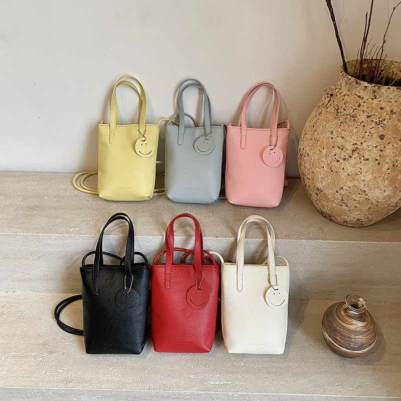 Trendy large-capacity single-shoulder bag 2025 new Korean version, color-blocking soft surface simple handbag, vertical commuting phone bag full figure