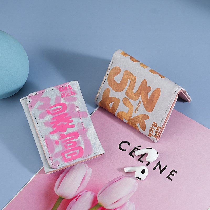 Factory direct sales of 30% off wallets. Girls' niche, unique, high-end, cute cartoon small coin wallets. Short student wallets