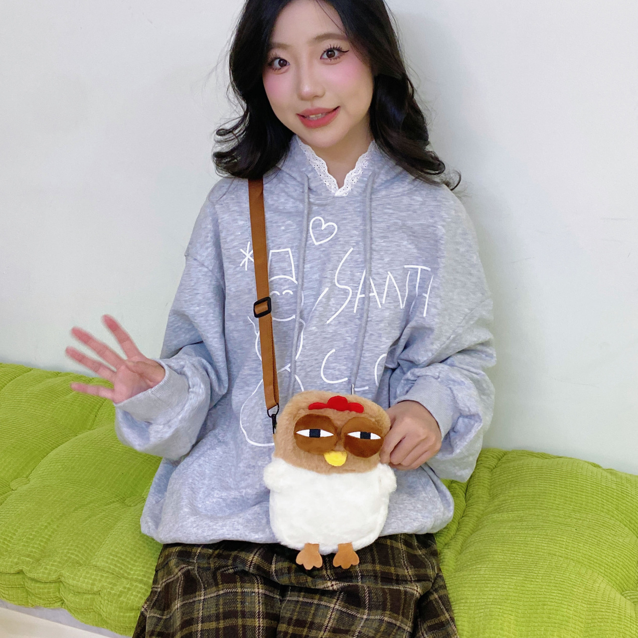 Wholesale of cute Gugu Chicken crossbody bags with the same style as Xiaohongshu, Japanese-style women's backpacks on Instagram, and laid-back plush cartoon bags Specification drawing