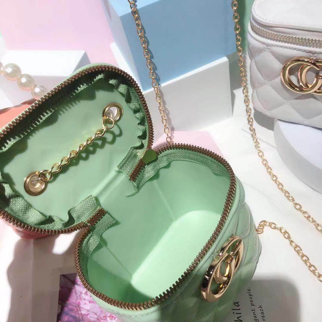 2025 New Spring and summer jelly bags, diamond-shaped cosmetic bags, pearl hand-held shoulder crossbody bags, cross-border wholesale for foreign trade Application Scenario