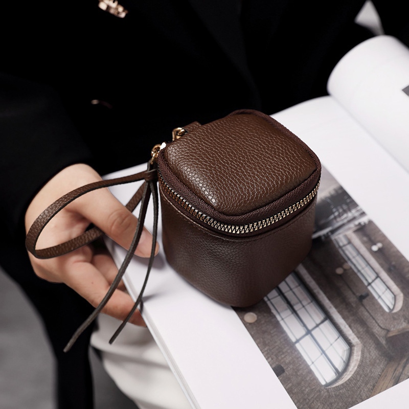 Retro leather makeup bag, lipstick, loose change storage bag, portable travel storage bucket, personalized mini round coin purse full figure