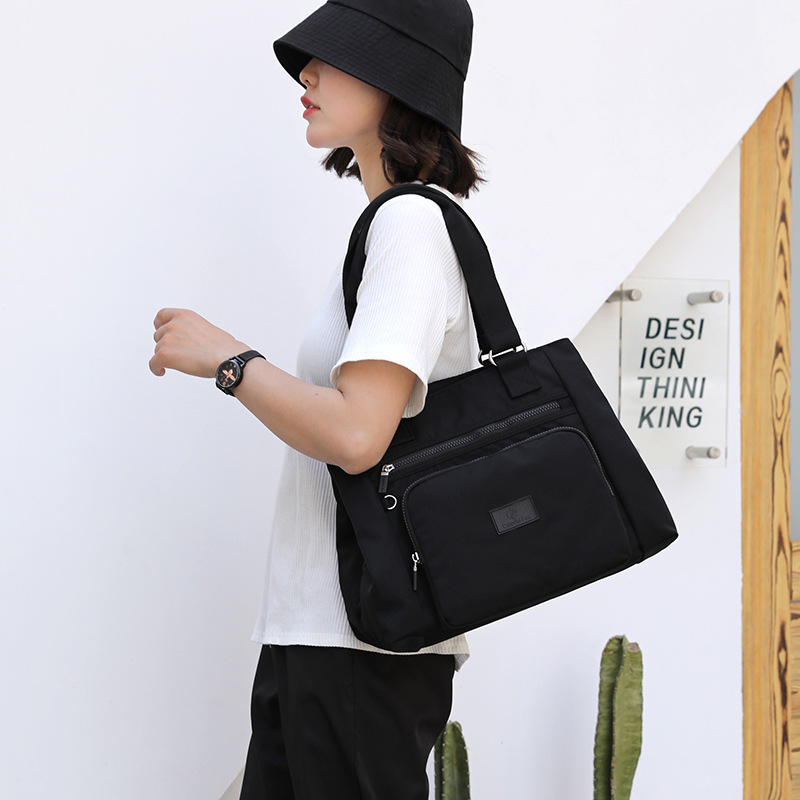 Fashionable and trendy women's bags, large-capacity single-shoulder bags, business commuting waterproof tote bags, casual hand-carry nylon travel bags details Picture
