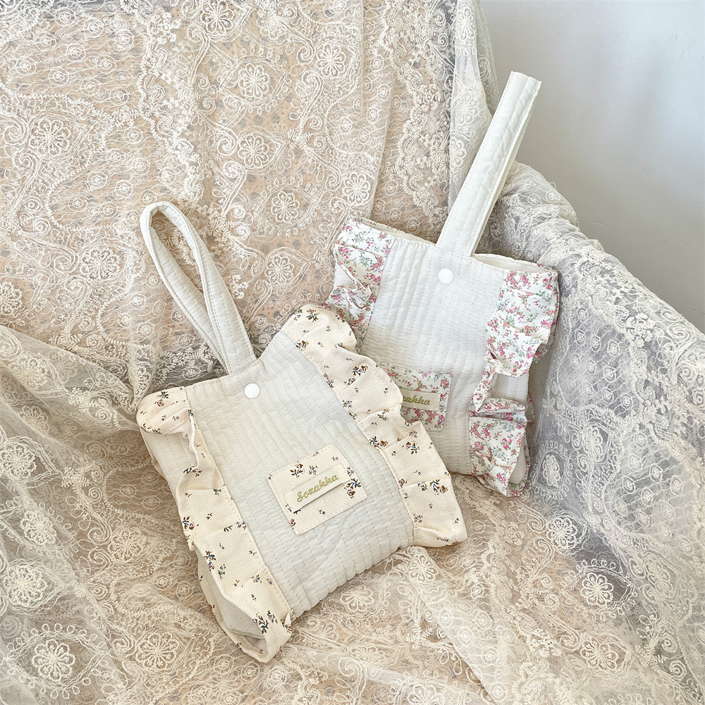 53183 Korean version Instagram new fresh and delicate floral handbag, women's shopping snack wrist bag, quilted hand-held bag details Picture