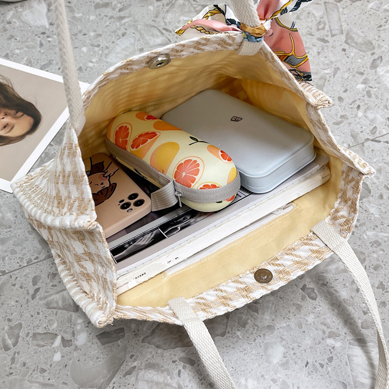 ~ New Korean ins waterproof mini checkered hand-held canvas bag, portable and small square bag for carrying out details Picture