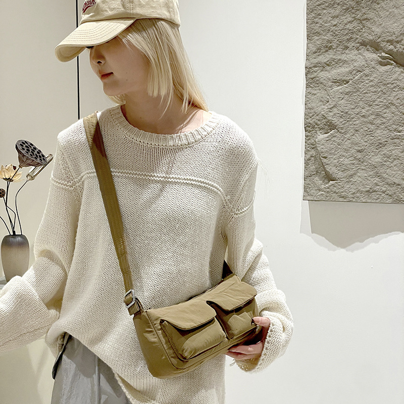 Colorful Fox's new Japanese and Korean women's nylon motorcycle bag, a casual commuting, artistic and cute single-shoulder bag details Picture