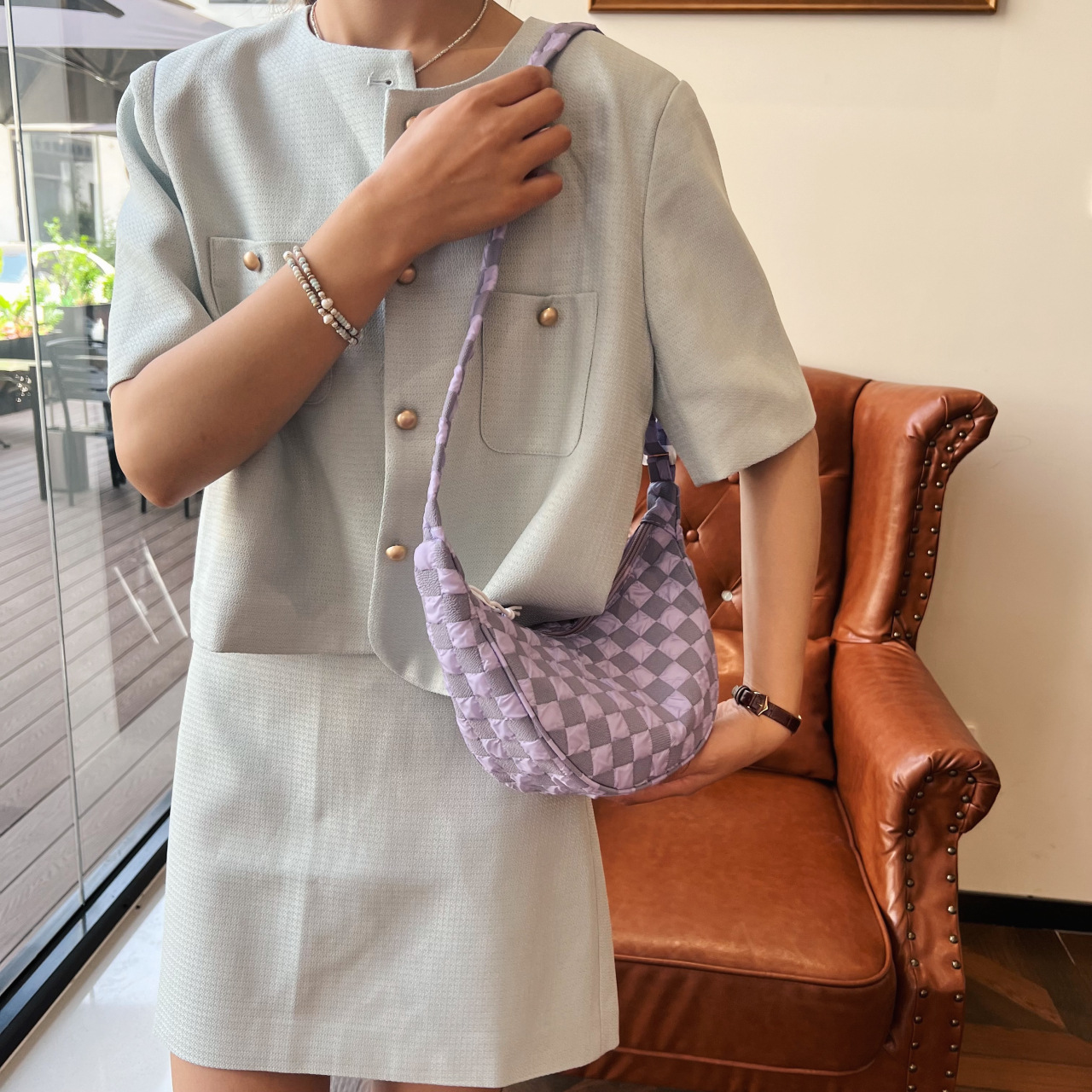 New fashionable and versatile crossbody bag, high-end underarm bag and casual single-shoulder bag with color-blocking checkered dumpling bag. One-piece consignment service Application Scenario