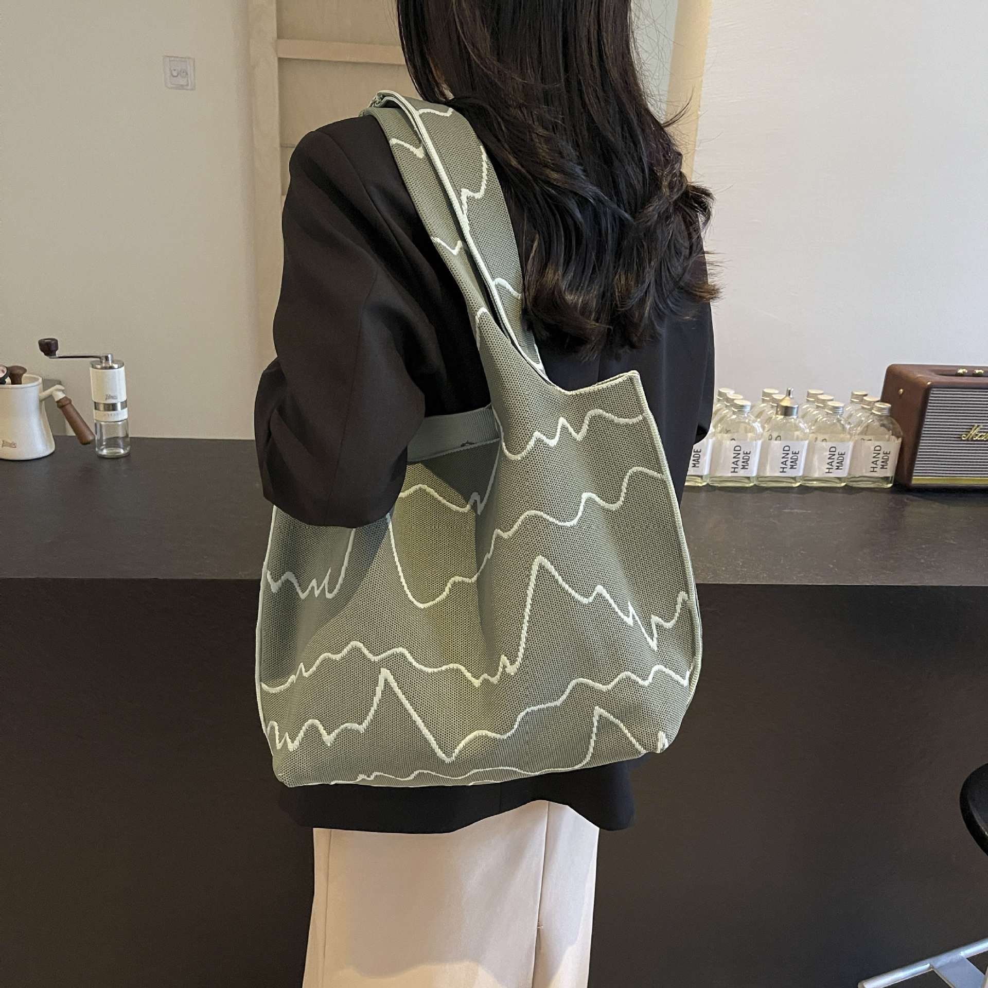 Handbag woven women's shopping bag, versatile for commuting, black and white fashionable, large-capacity single-shoulder bag, striped casual new Specification drawing