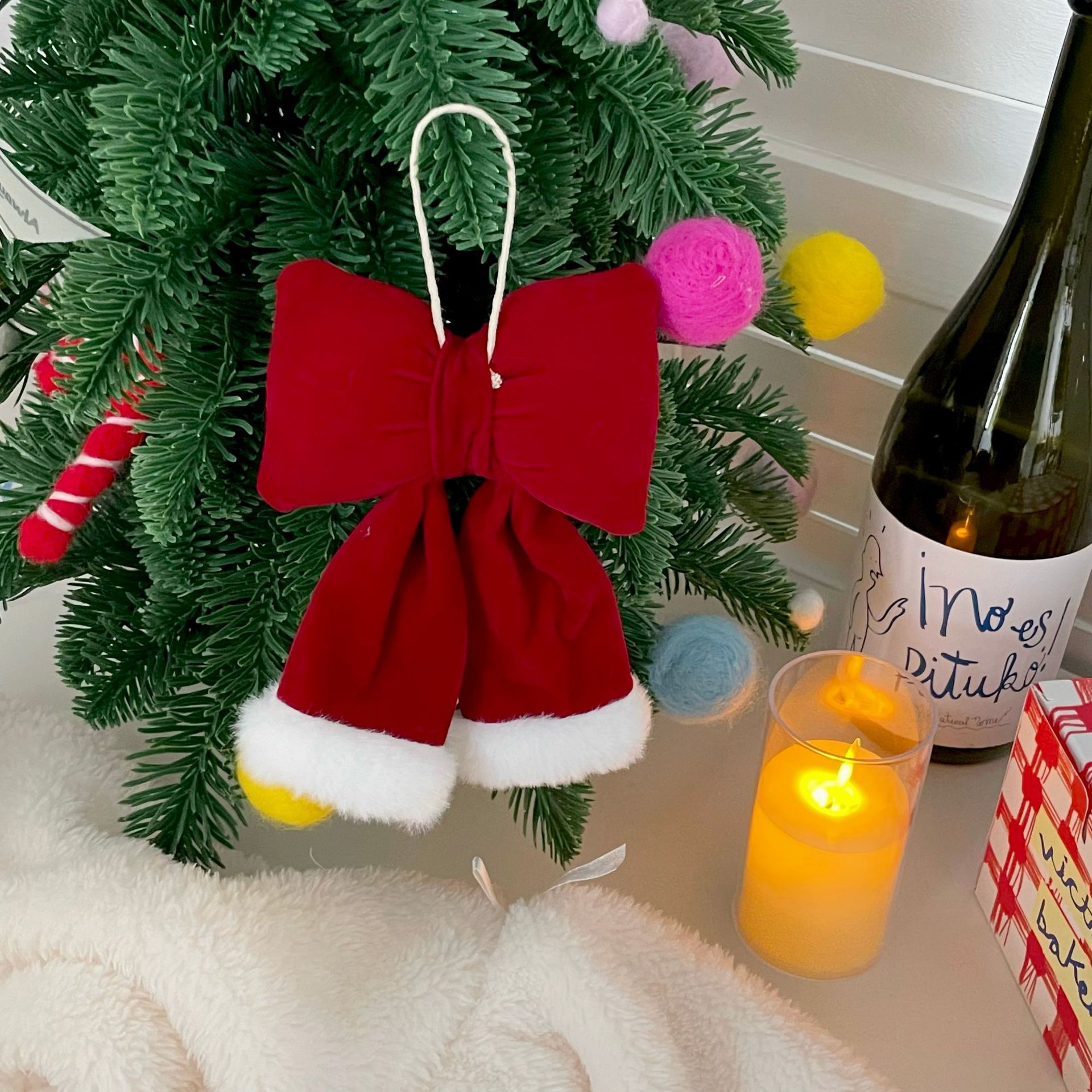 Korean-style Christmas decorations, three-dimensional bows, wine red velvet, Christmas tree decoration items, window display scene arrangement full figure