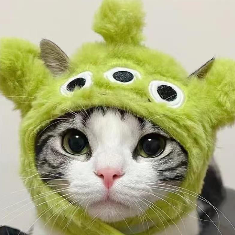 The same style as the counter, 1:1 three-eyed strawberry bear plush pet cat hat, headgear, doll headwear, decoration and photo Specification drawing