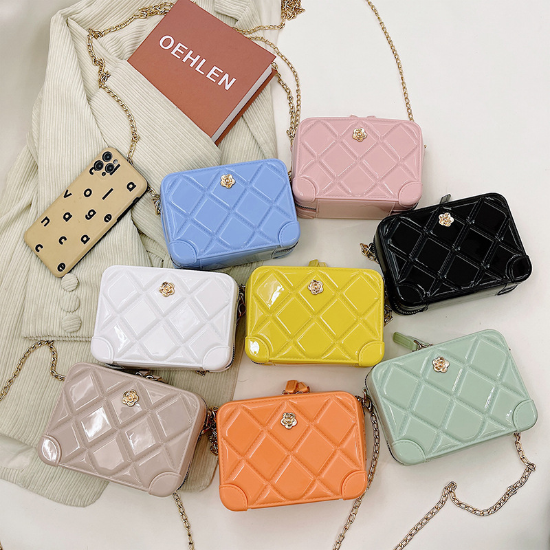 2025 Summer New Trendy children's and Girls' bags: Fashionable PVC jelly bag, versatile diamond bag, candy-colored chain bag full figure