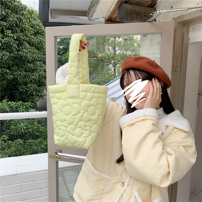 111261 Candy-colored ins Korean style sweet quilted flower bucket bag snacks Strolling, carrying a small bag, student girl Application Scenario