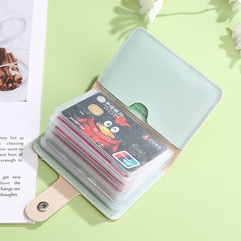 A fresh and clean driver's license card case for women, anti-demagnetization, ultra-thin, large-capacity, multi-slot, fashionable and high-appearance-level card case Application Scenario