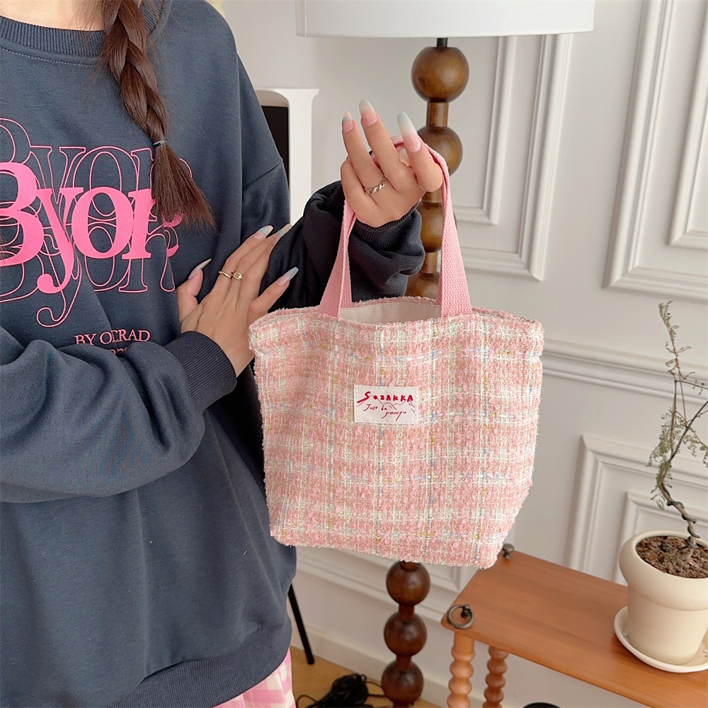 31073 Little Chanel style Women's Niche handbag, Mommy's hand-held bag, Large capacity bento bag, hand-held woolen for women Specification drawing