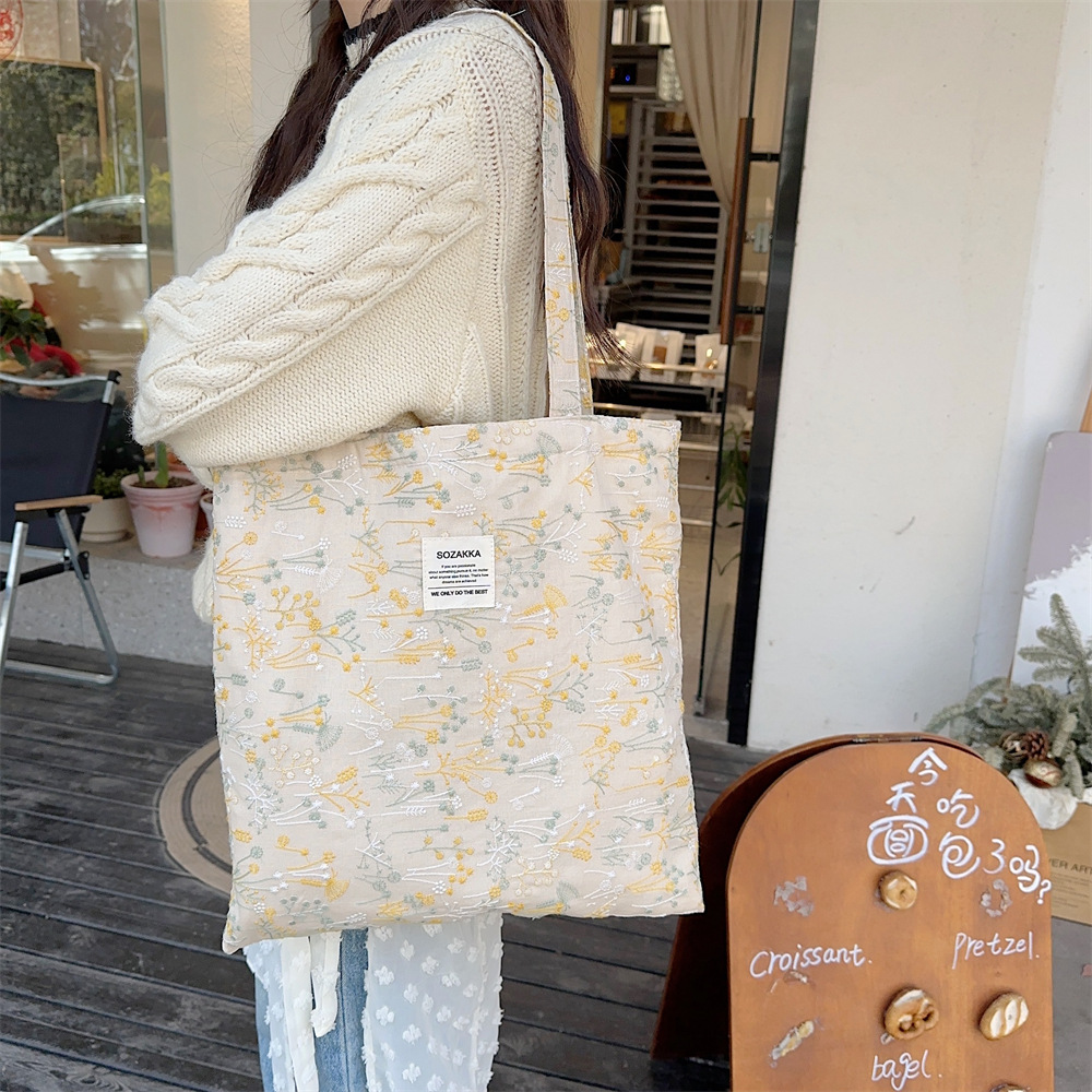 43204 ins Spring/Summer New Gentle small floral starry sky single-shoulder canvas bag with large capacity for girls' study bag full figure