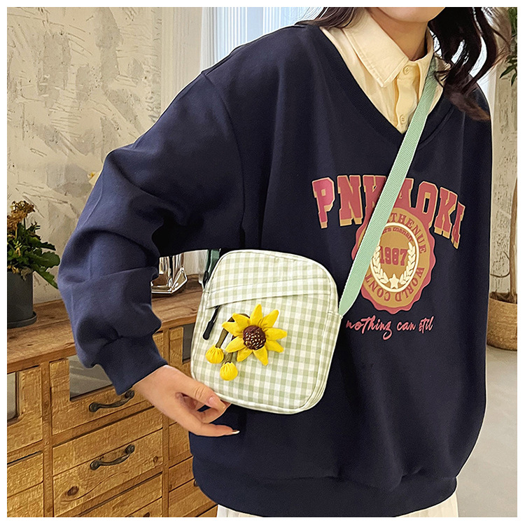 The 2024 new checkered style women's bag is a fashionable and simple small crossbody bag. It features a stylish floral single-shoulder square bag and a crossbody bag details Picture