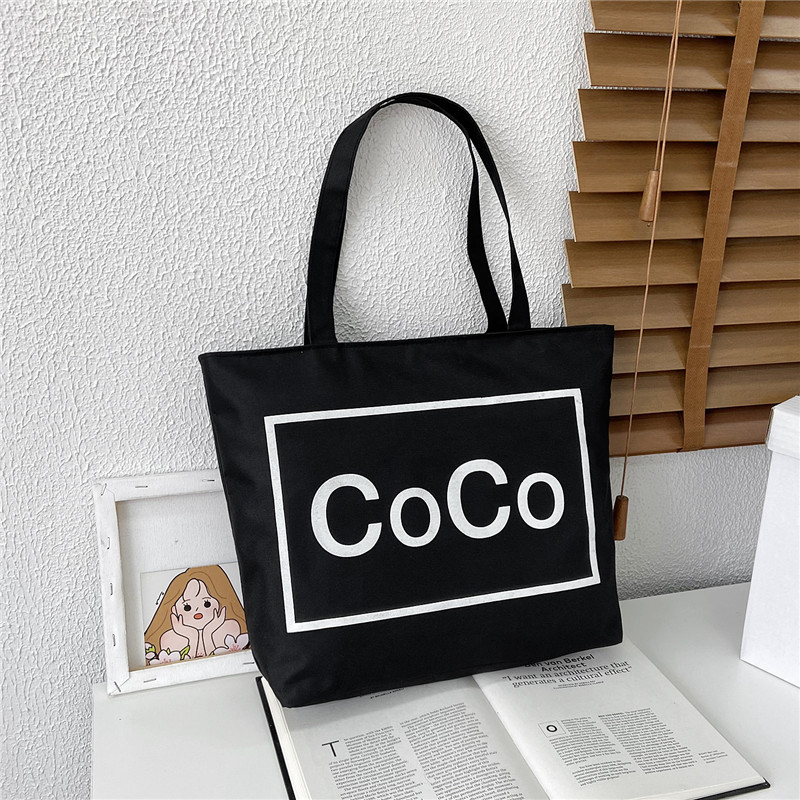 Wholesale of cross-border large-capacity bags for women in 2025, new trendy and fashionable forest-themed casual bags, and single-shoulder bags for students' classes Application Scenario