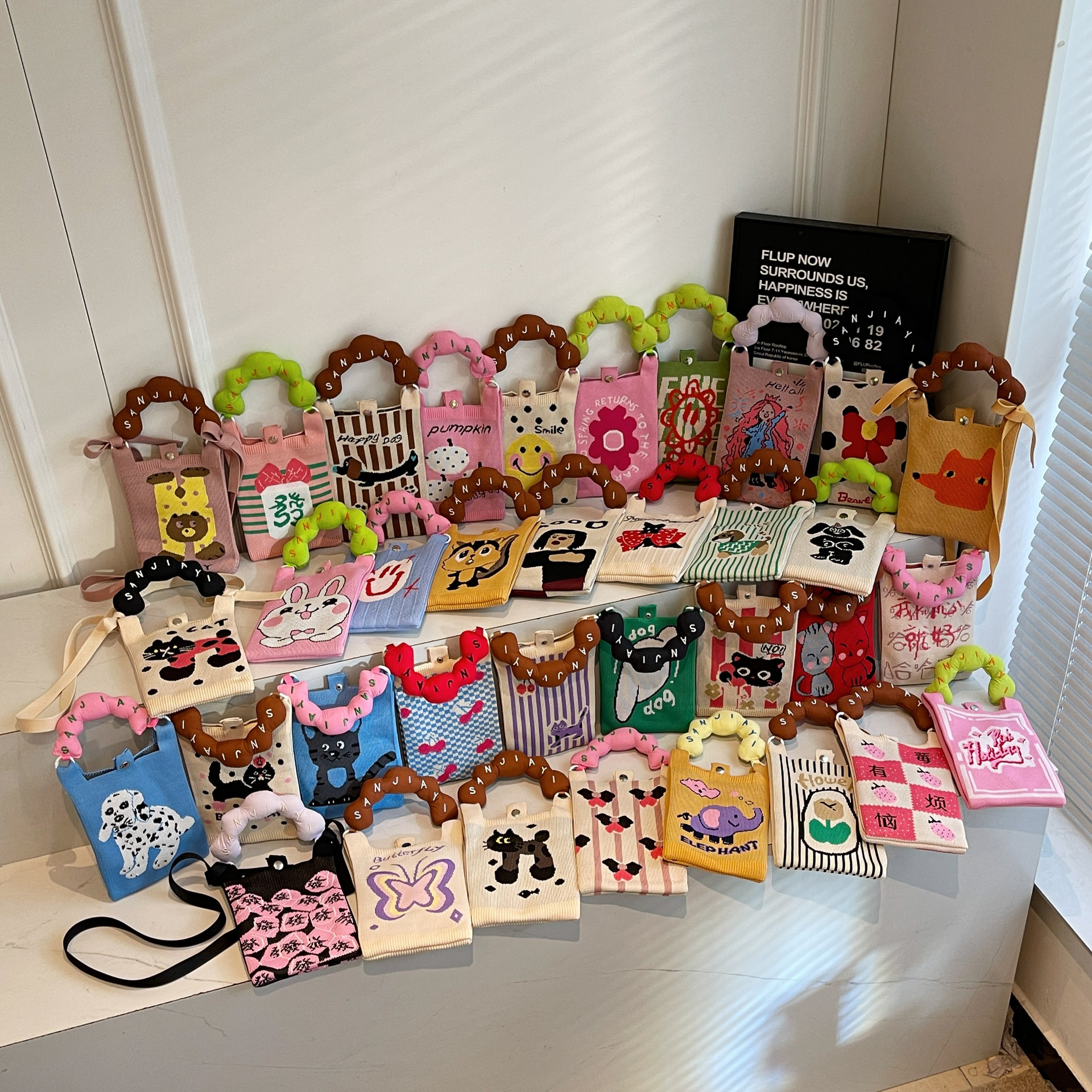 A new type of convenient and easy-to-store knitted handbag from Korean ins, a cute cartoon fashion crossbody bag for students Specification drawing