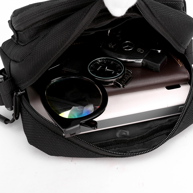 New fashionable and simple crossbody bag for men, a simple and trendy crossbody bag for commuting, leisure and business, a small single-shoulder bag Application Scenario