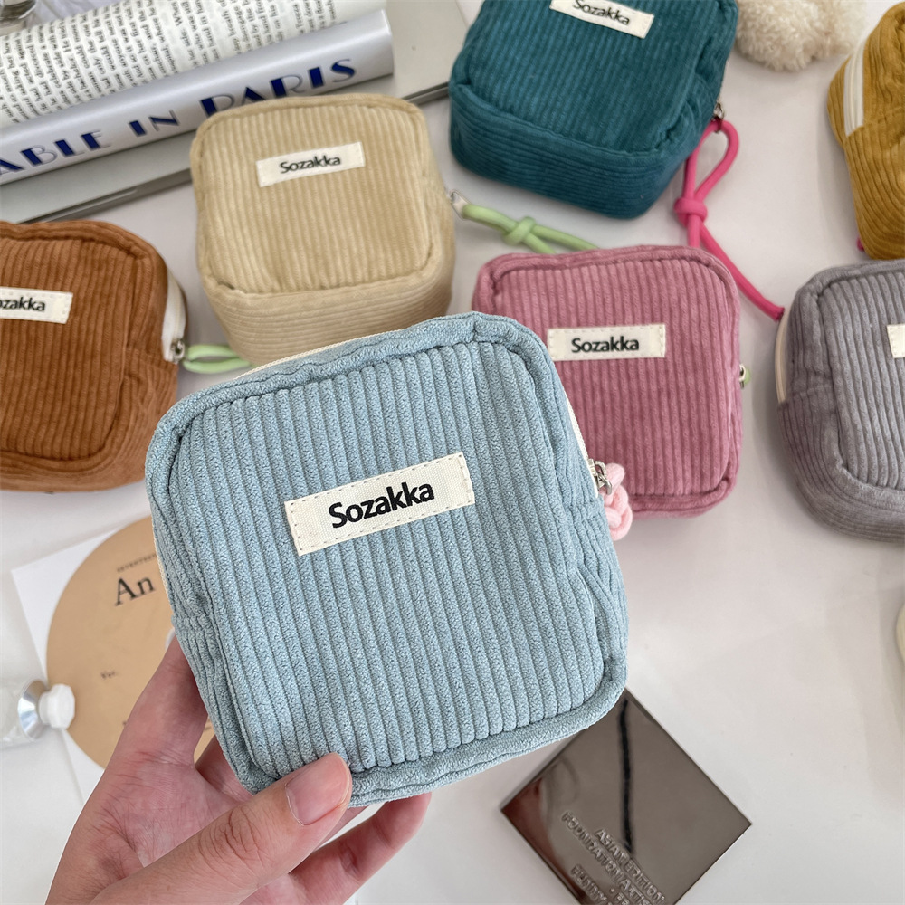 412101 Winter new solid-color corduroy sanitary bag, lipstick and makeup bag, simple and cute sanitary napkin storage details Picture