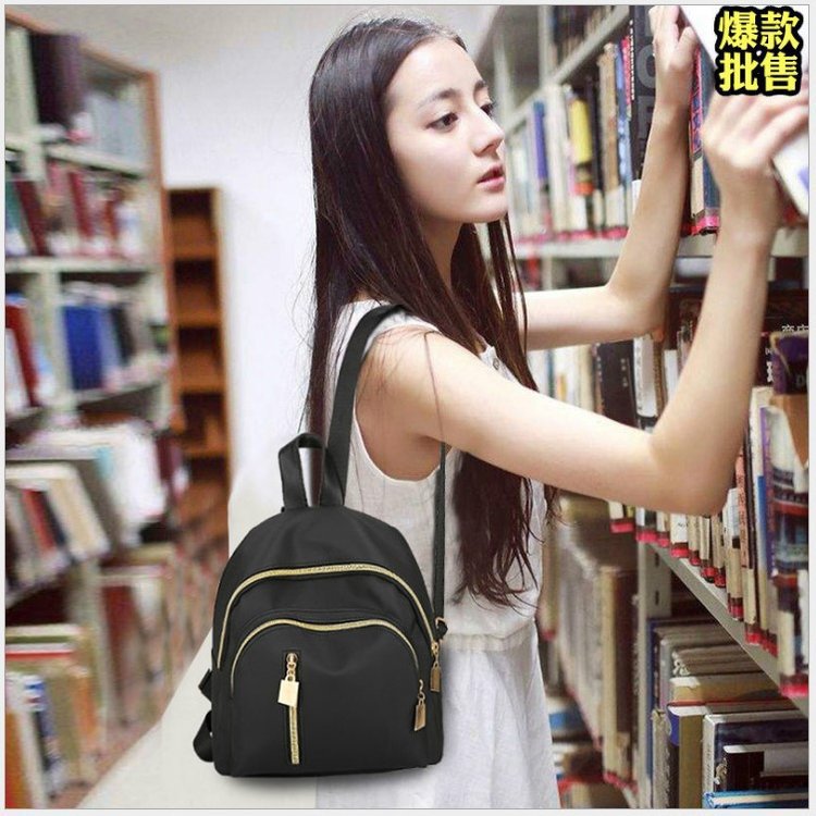 Fashionable and classic backpacks are selling well. Large-capacity, casual, versatile and personalized backpacks, trendy and fashionable bags for women's wholesale full figure