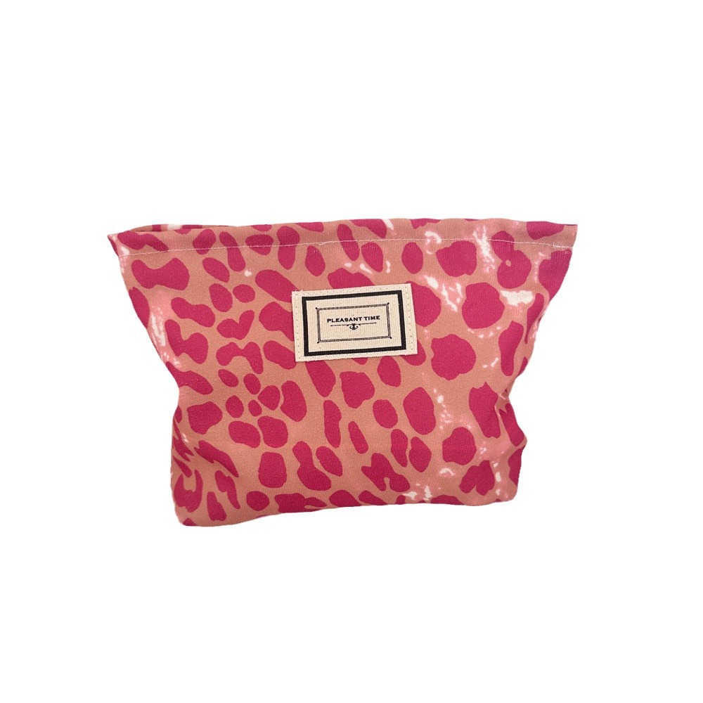 49182 Korean retro leopard print makeup bag, lipstick, loose change, portable toiletries and storage bag. Women can hold the bag hand in hand Item Picture