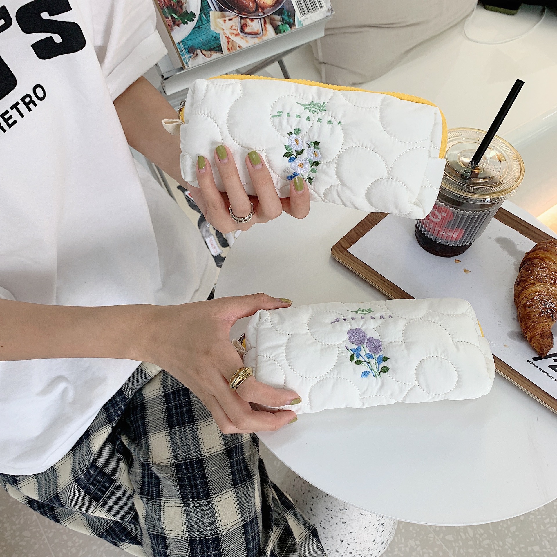 25172 Korean-style large-capacity pen case, InS-style embroidered flower, simple canvas bag for female students, pencil and stationery bag details Picture
