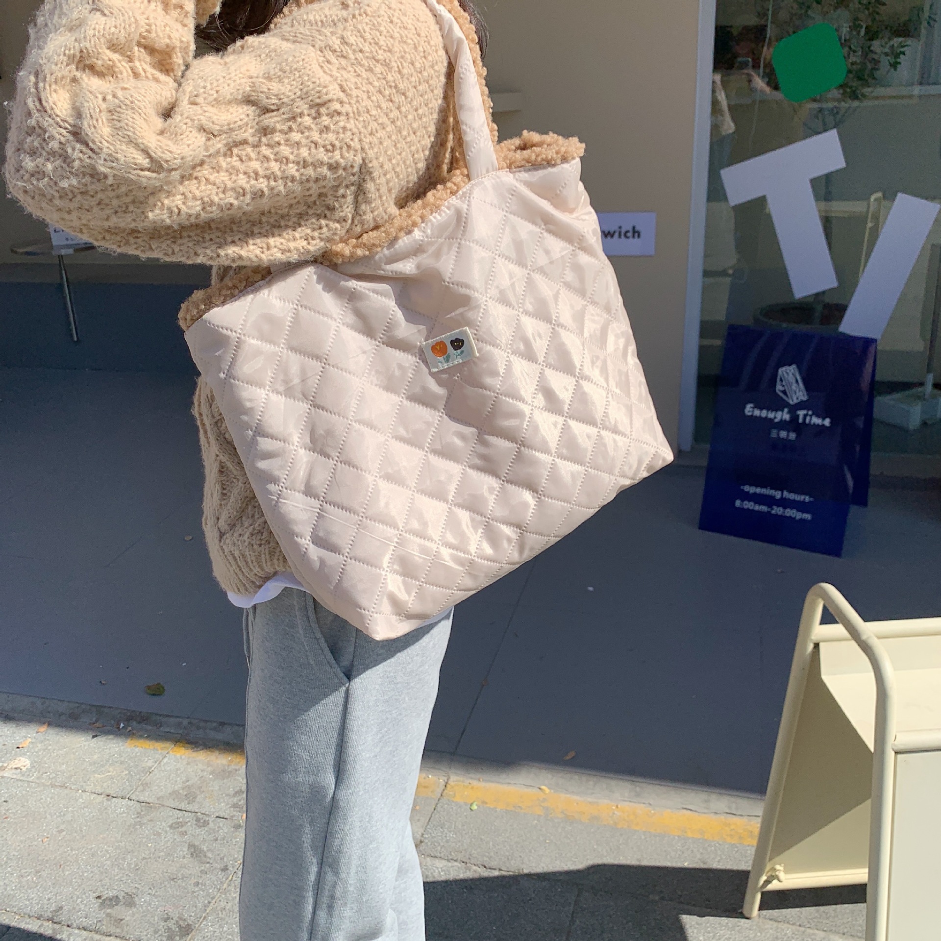 210212 Cute plush bear handbag, Korean Instagram college student girl's heart embroidery, double-sided bag, crossbody Application Scenario