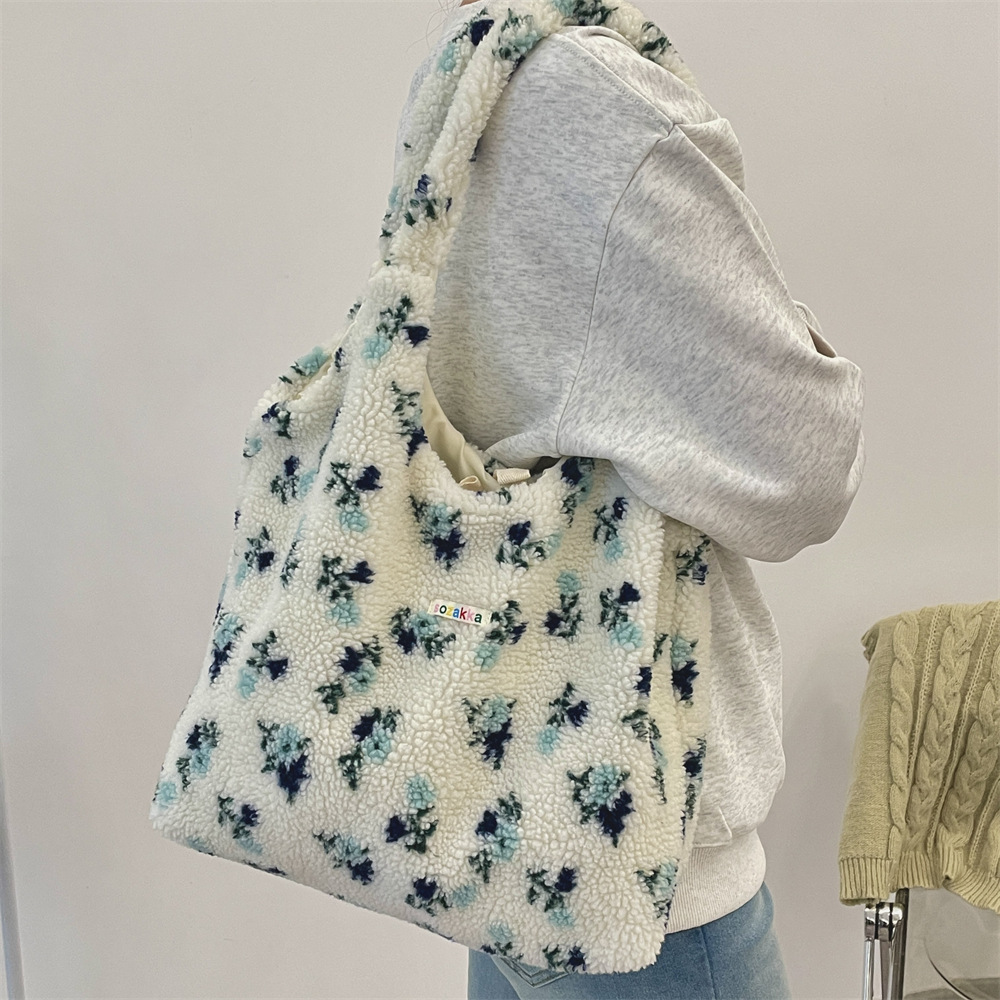 41011 Cute Plush Bag for Women 2024 New style Plush flower commuting autumn and winter Versatile large-capacity single-shoulder bag details Picture