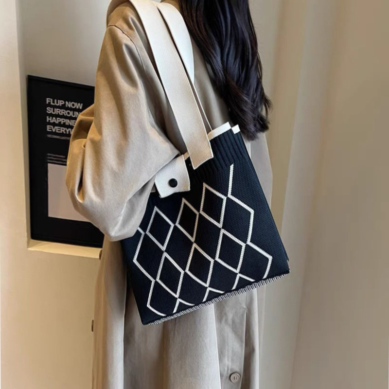 Korean-style knitted woolen bag for women, 2024 new stylish large-capacity handbag, versatile commuting single-shoulder tote bag details Picture