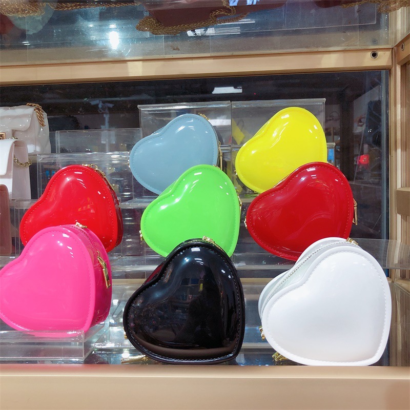 The 2025 new Fairy heart coin purse is fashionable and cute with a mini opening, red envelopes, children's bags and heart-shaped jelly bags Specification drawing