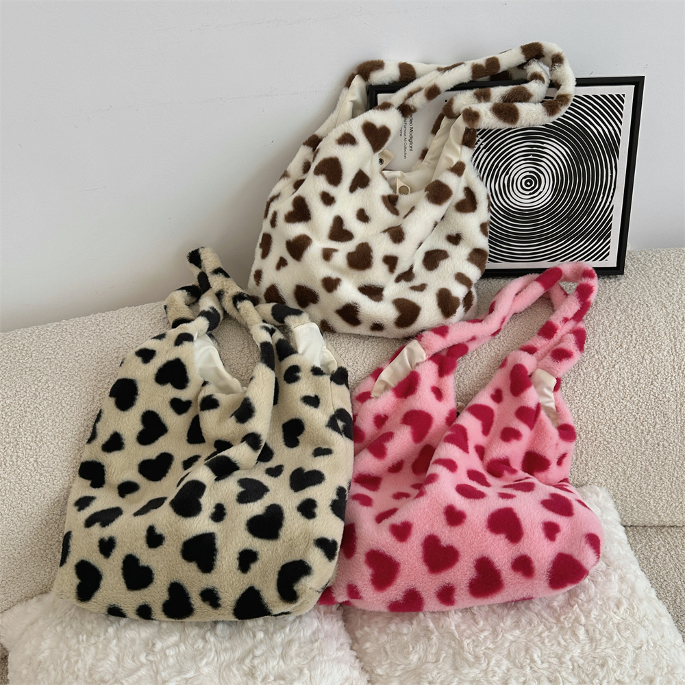 410261 Autumn and Winter New style love single-shoulder hand-carry large-capacity fur tote bag, plush hand-carry underarm women's bag full figure