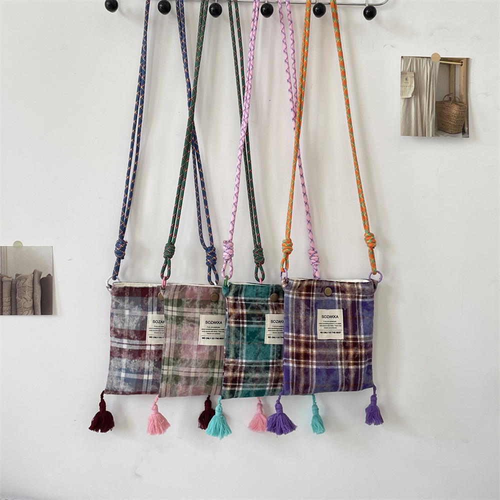 53234 Niche fringed mobile phone bag, Spring and Summer new single-shoulder crossbody small bag, strolling bag for enthusiasts, retro check pattern bag full figure