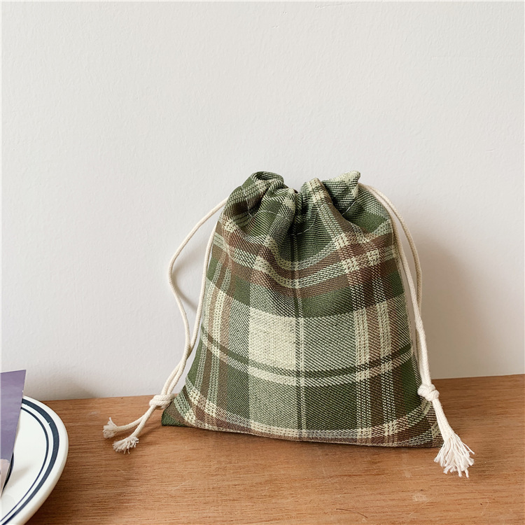 07221 Japanese-style simple polyester-cotton drawstring storage bags, candy bags, polyester drawstring bags wholesale, trendy hand-carry Application Scenario
