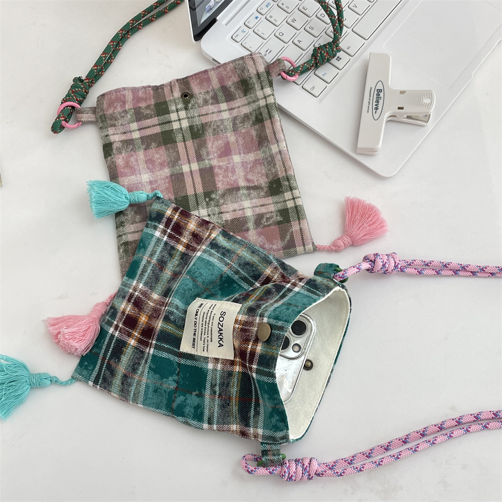 53234 Niche fringed mobile phone bag, Spring and Summer new single-shoulder crossbody small bag, strolling bag for enthusiasts, retro check pattern bag Application Scenario