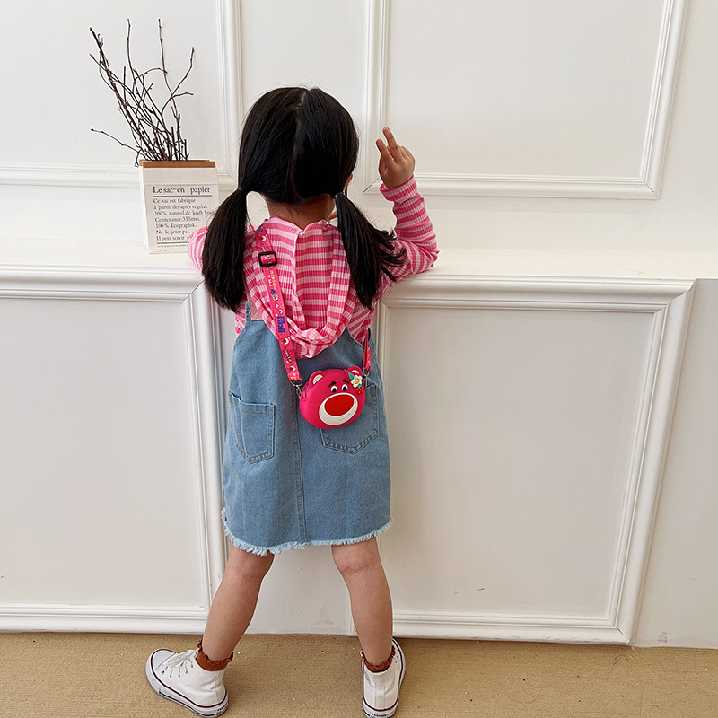 2023 New Fashion Rat Killer Pioneer Strawberry Bear Head Silicone Crossbody Bag Children's Cartoon Coin Purse Stress-relieving Bubble Specification drawing
