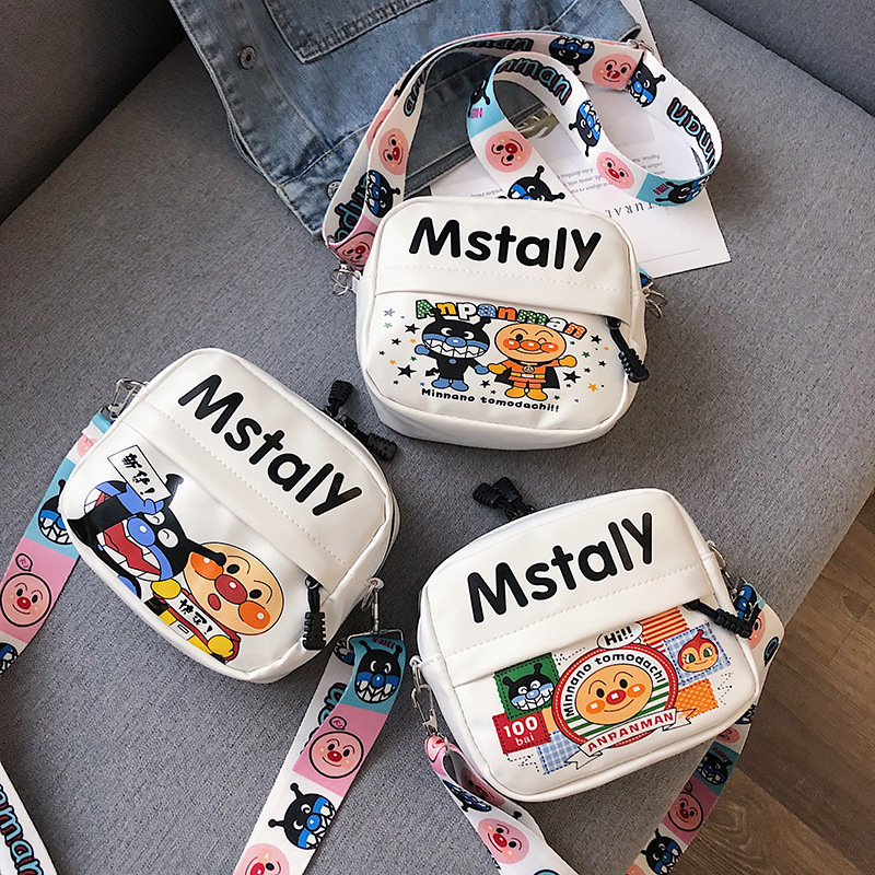 This funny, cute and adorable little bag is a trendy and individualistic new Instagram forest-themed Korean single-shoulder crossbody bag full figure