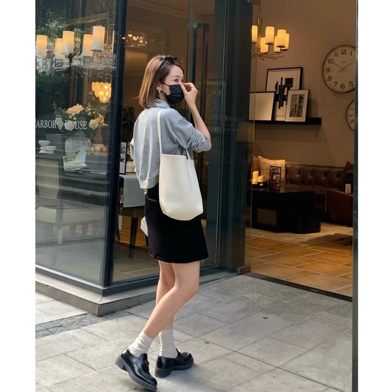 Leather large-capacity bucket bag for women 2024 new style. This year's popular top-grain cowhide niche single-shoulder bag for women's commuting Specification drawing