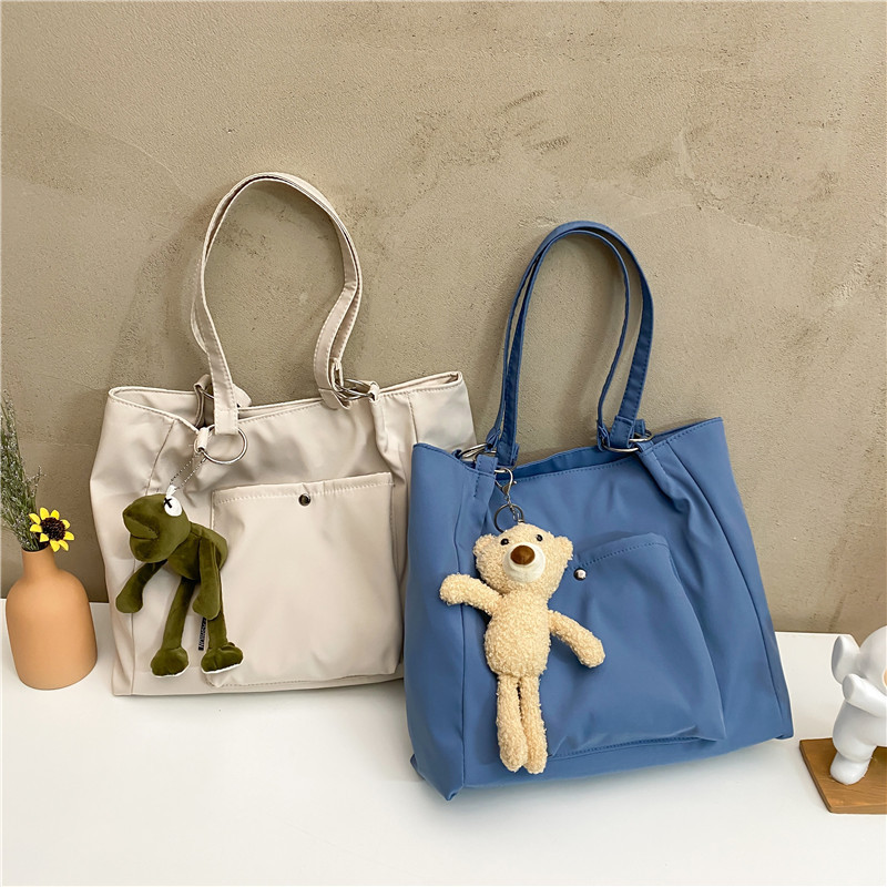The 2022 new trendy, simple and casual single-shoulder bag and handbag for women, as well as the tote bag for students' classes full figure
