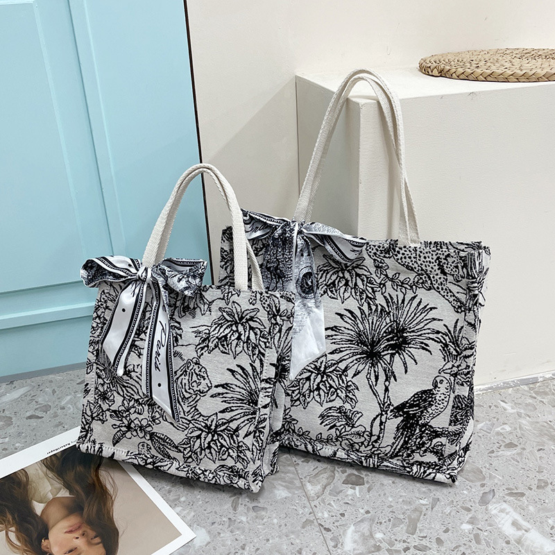 ~ New Korean ins waterproof mini checkered hand-held canvas bag, portable and small square bag for carrying out Application Scenario