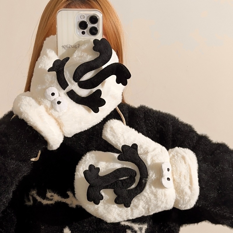 Cute and funny little coal ball plush gloves for students to keep warm during winter cycling. They are thickened with plush and hung around the neck details Picture